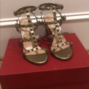Valentino Heals